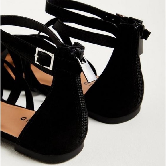 Torrid‎ Faux Suede Elastic Black Strap Flat 6.5WW - Picture 3 of 10